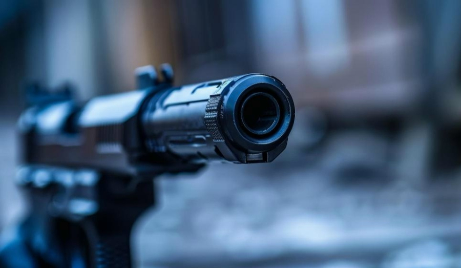 В Новосибирске неизвестный пугает жителей выстрелами