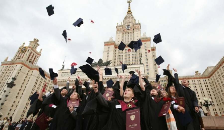 Высшее образование в России резко подорожало