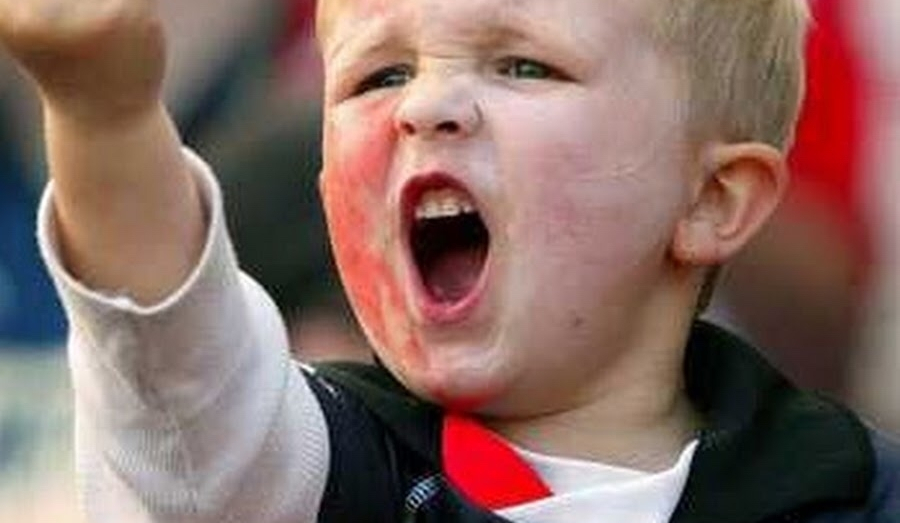 В России начали штрафовать за демонстрацию среднего пальца