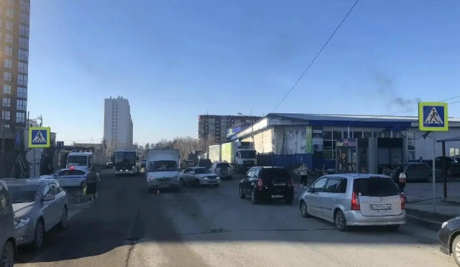 В Новосибирске «ГАЗель» сбила 17-летнего юношу на электросамокате