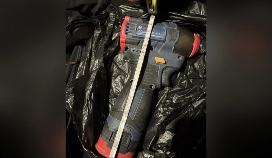 Избил шуруповертом двух женщин и напал на полицейского