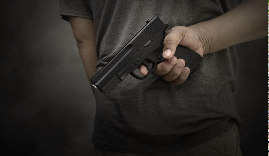 Увезли на кладбище и прострелили голень