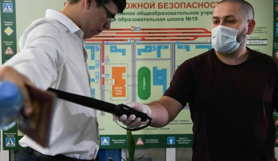 Рособрнадзор запретил проводить досмотр школьников перед сдачей ЕГЭ