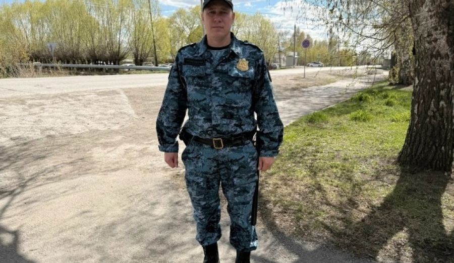 Судебный пристав спас мужчину из ледяной реки Каргат