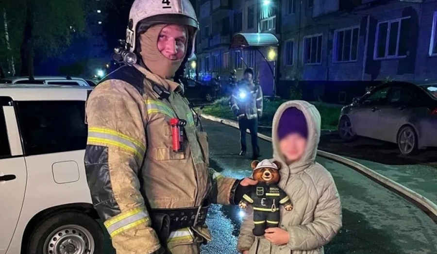 17 человек спасены из горящего дома в Новосибирске