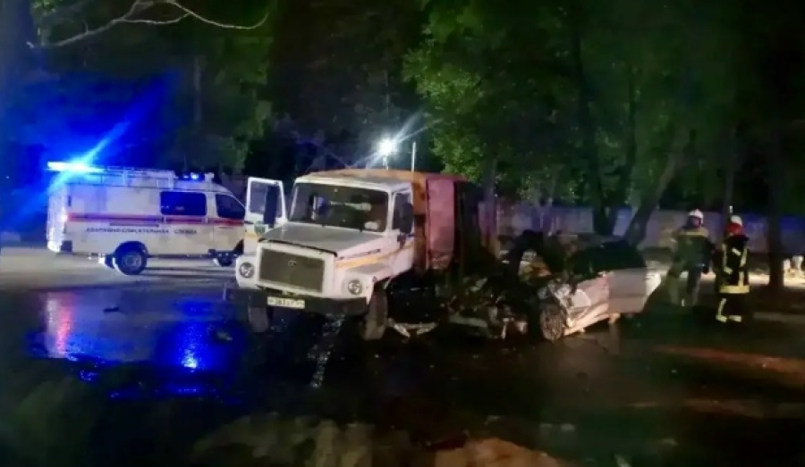 Водитель "Субару" погиб в ДТП с уборочной техникой