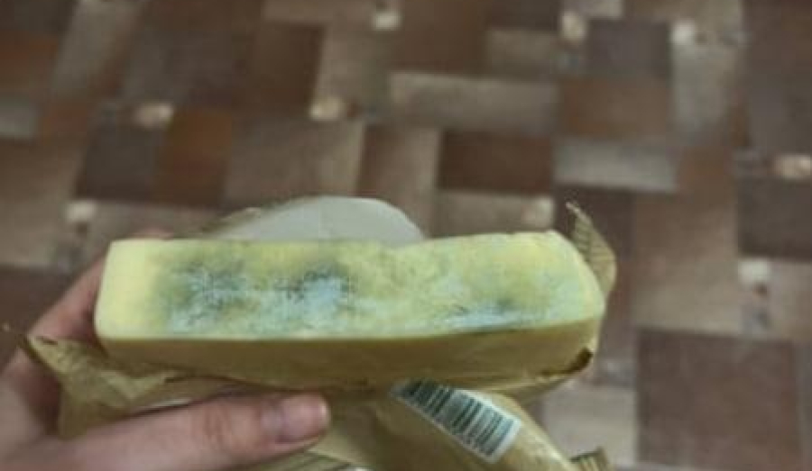 Новосибирцы жалуются на испорченные продукты в крупных магазинах