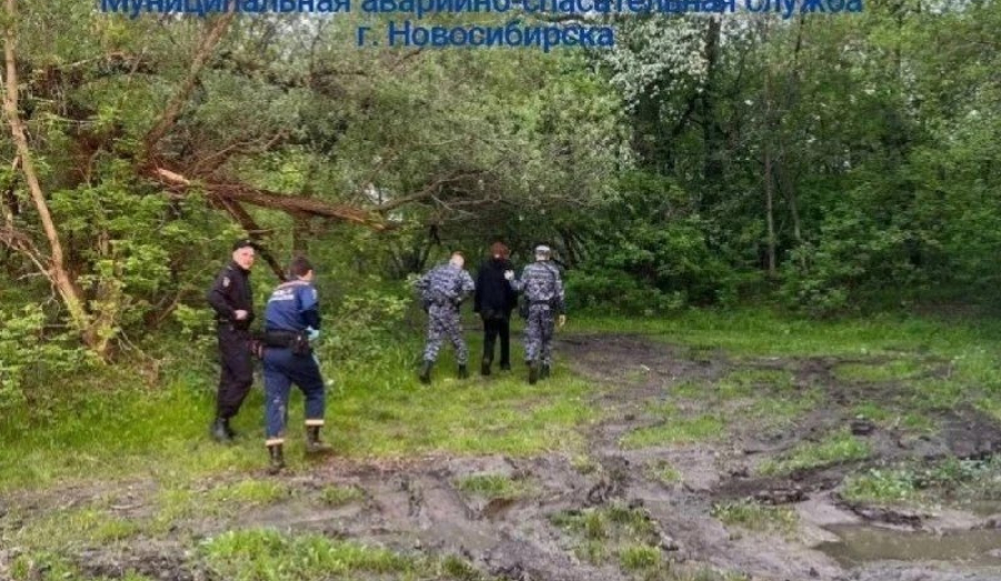 Спасатели вытащили из реки подростка после прыжка с моста