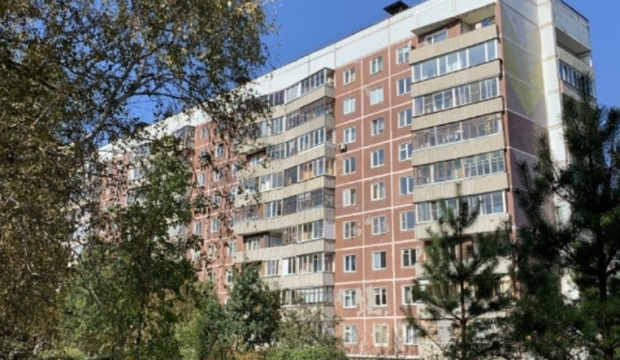 В Академгородке подросток выжил после падения с высоты
