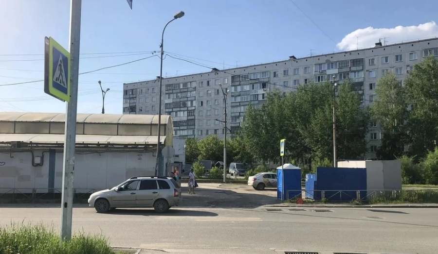 Автомобиль сбил подростков на самокате