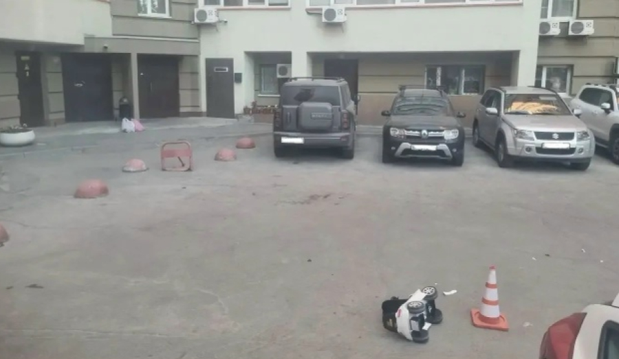 Женщина-водитель сбила ребёнка во дворе