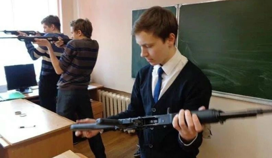 Школьникам удвоят начальную военную подготовку
