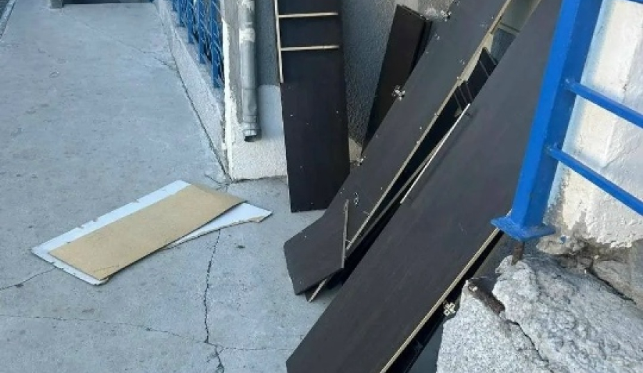 Труп в подъезде Новосибирска: жители страдают от последствий разложения