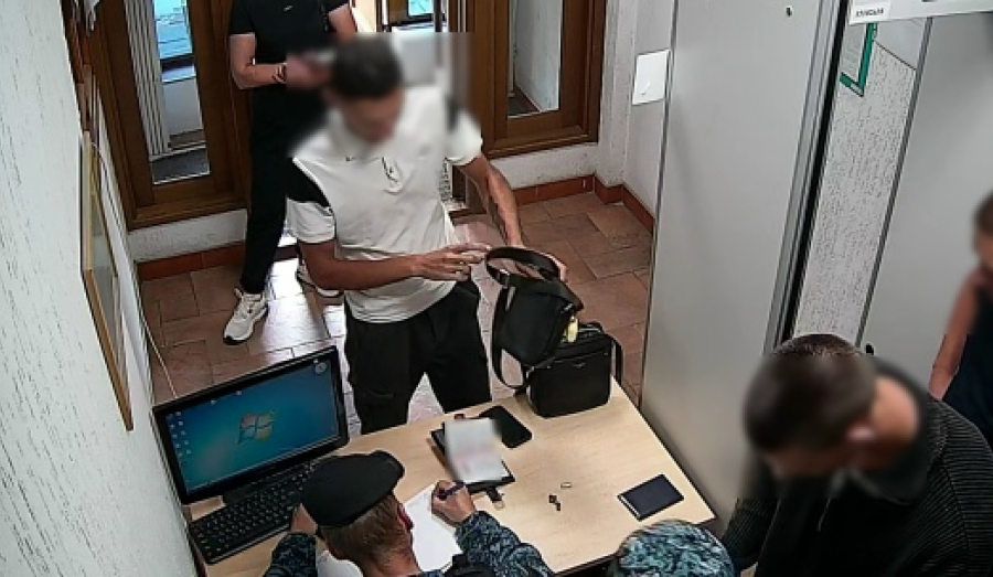 Судебные приставы пресекли пронос боеприпасов в суд