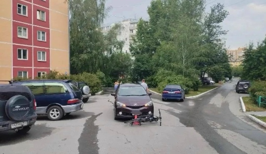 В Советском районе Новосибирска автомобиль сбил велосипедиста