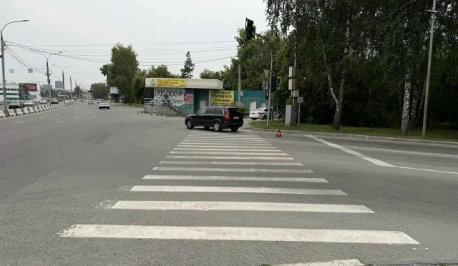 Иномарка сбила школьницу на пешеходном переходе