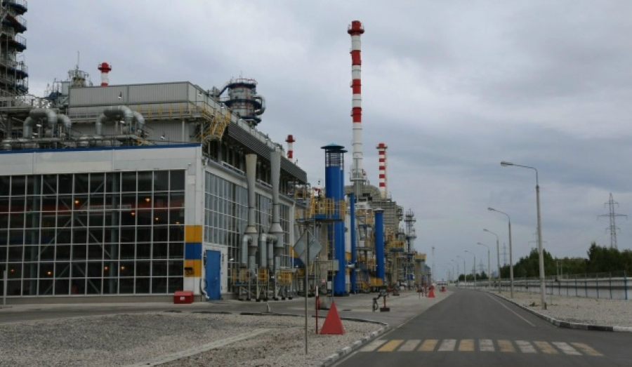 В Тюмени беспилотник упал на нефтеперерабатывающий завод