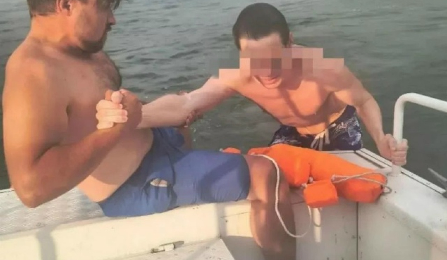 Спасатели спасли пловца на Бугринской косе