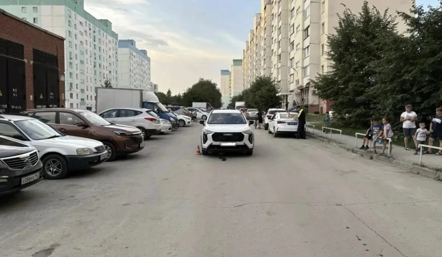 Внедорожник сбил пятилетнего мальчика на самокате