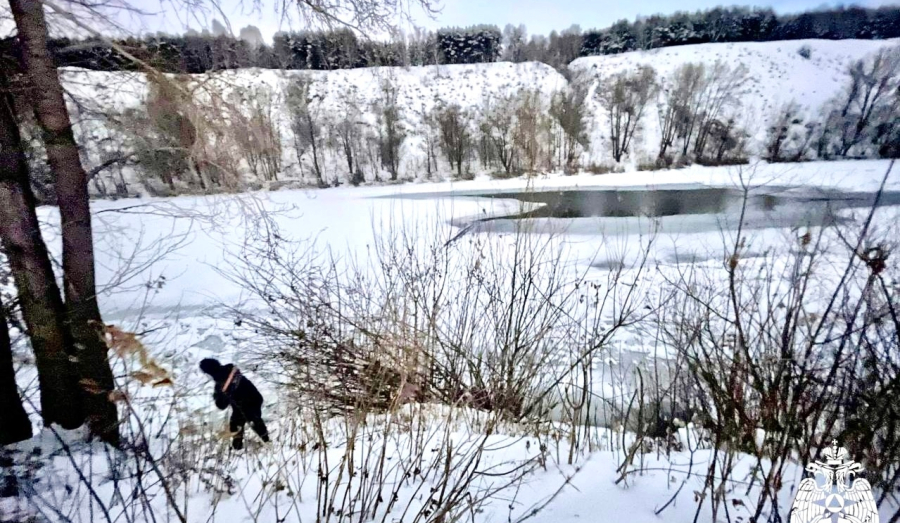 На реке Иня под лёд провалились двое детей