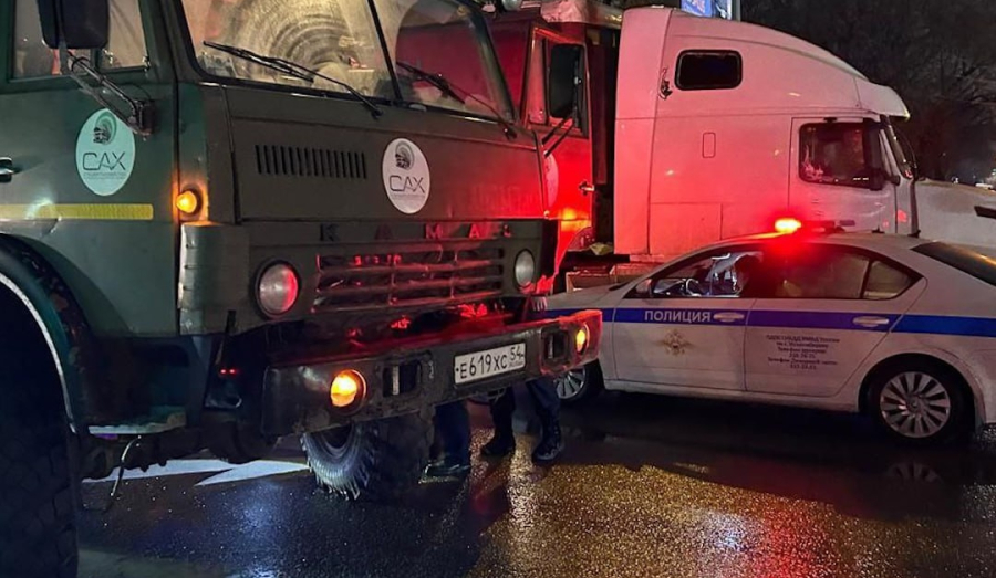 "Камаз" насмерть сбил девочку в Новосибирске.