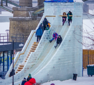 Ледовый городок на Михайловской набережной
