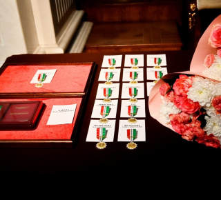 Знаки отличия «За материнскую доблесть»