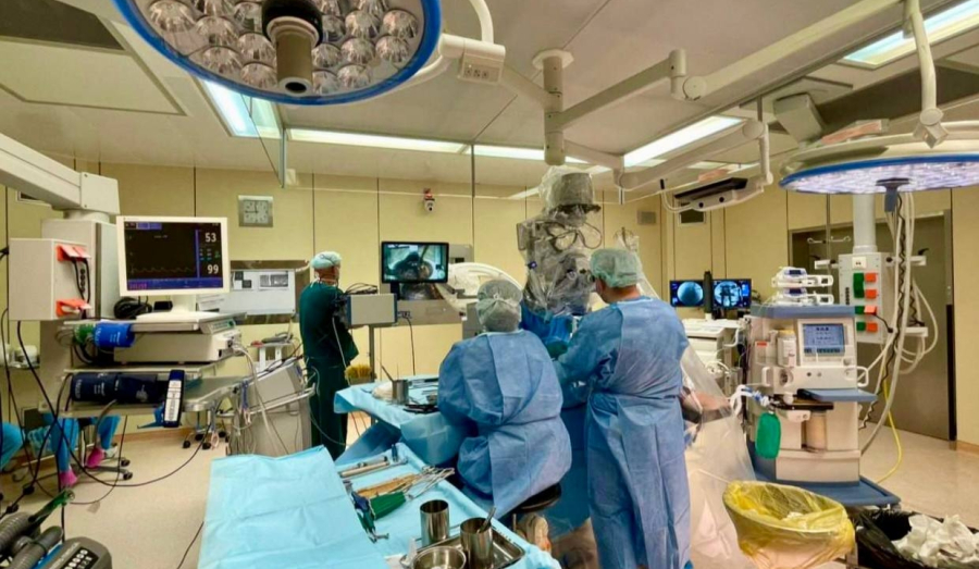 Новосибирские врачи извлекли зуб из бронхов ребенка