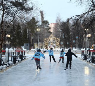 В Новосибирске открылись первые катки