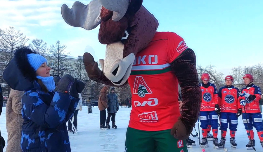 Самый большой каток в Новосибирске открыл свои двери: 7300 квадратных метров ледового удовольствия