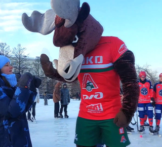 Самый большой каток в Новосибирске открыл свои двери: 7300 квадратных метров ледового удовольствия