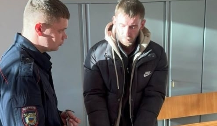 Новосибирец попытался задушить таксиста гитарной струной и угнал автомобиль