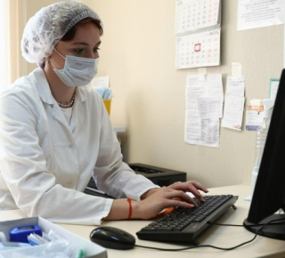 Самозанятые в России получат право на больничные и декретные выплаты: новый эксперимент с 2026 года